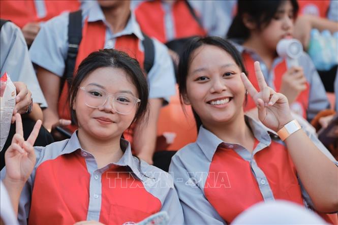 Các cổ động viện tham dự Lễ bế mạc SEA games 33 tại Sân vận động Rajagangmala. Ảnh: Minh Quyết - PV TTXVN từ Thái Lan