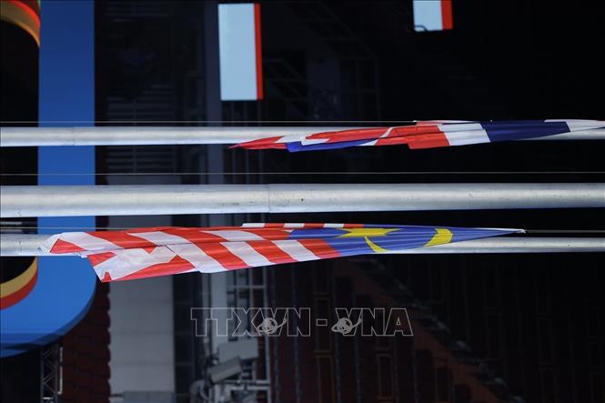 Nghi thức kéo cờ Malaysia tại lễ bế mạc. Ảnh: Minh Quyết - TTXVN PV TTXVN từ Thái Lan