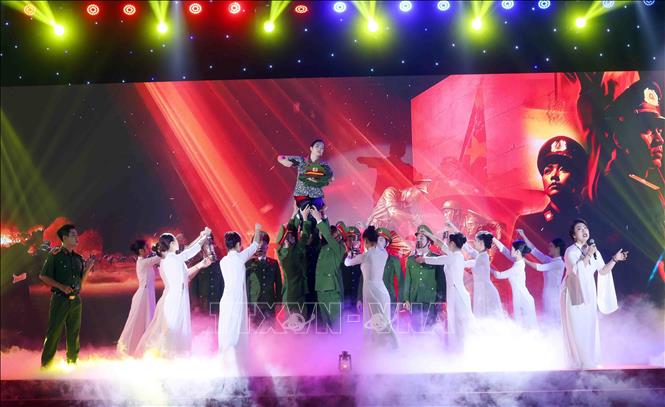 Chương trình nghệ thuật tại buổi lễ. Ảnh: Phạm Kiên - TTXVN