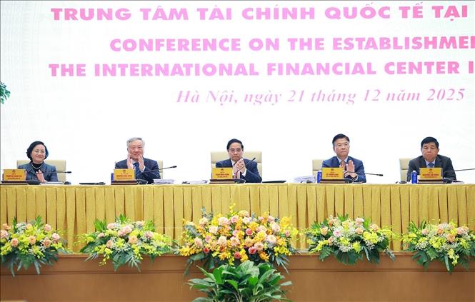 Prime Minister Pham Minh Chinh chairs the conference. VNA Photo: Dương Giang