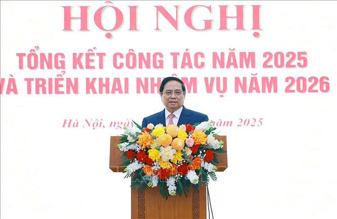 Thủ tướng Phạm Minh Chính phát biểu chỉ đạo tại Hội nghị Tổng kết công tác năm 2025 và triển khai nhiệm vụ năm 2026 của Bộ Xây dựng. Ảnh: Dương Giang-TTXVN
