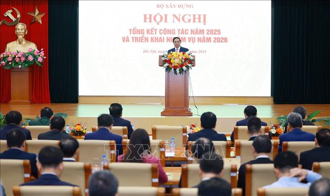 Thủ tướng Phạm Minh Chính phát biểu chỉ đạo tại Hội nghị Tổng kết công tác năm 2025 và triển khai nhiệm vụ năm 2026 của Bộ Xây dựng. Ảnh: Dương Giang-TTXVN
