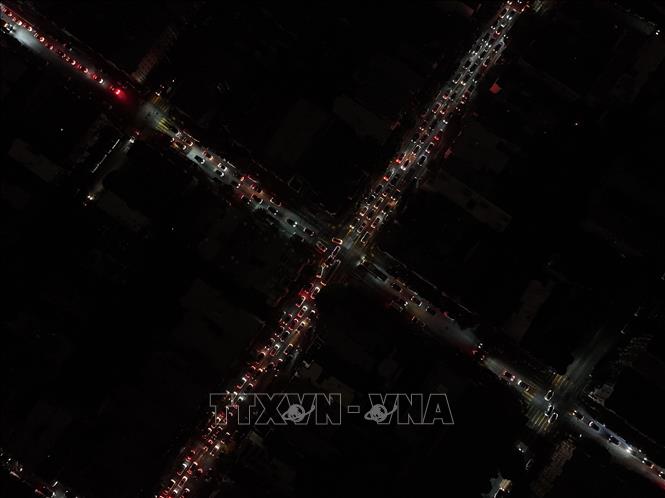 Giao thông đình trệ do mất điện diện rộng tại San Francisco, bang California, Mỹ ngày 20/12/2025. Ảnh: AA/TTXVN