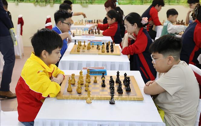 Một ván đấu ngay sau lễ khai mạc giải. Ảnh: Đức Phương - TTXVN