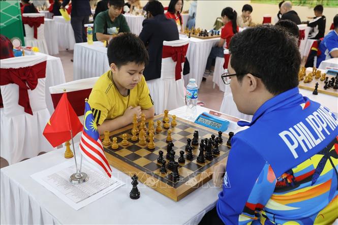 Một ván đấu ngay sau lễ khai mạc giải. Ảnh: Đức Phương - TTXVN