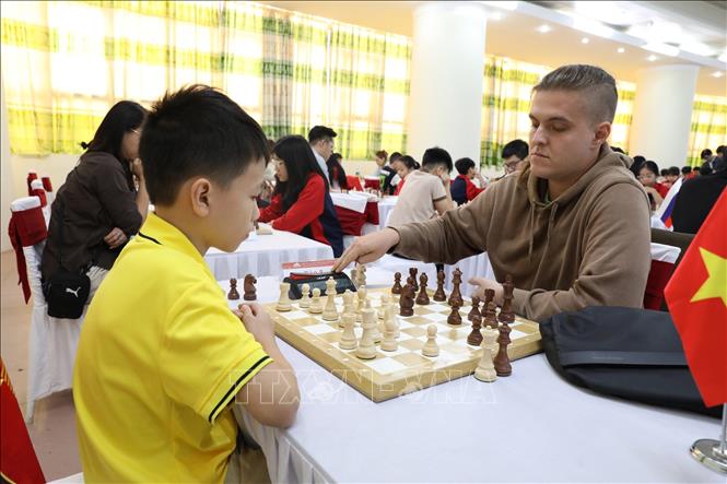 Một ván đấu ngay sau lễ khai mạc giải. Ảnh: Đức Phương - TTXVN