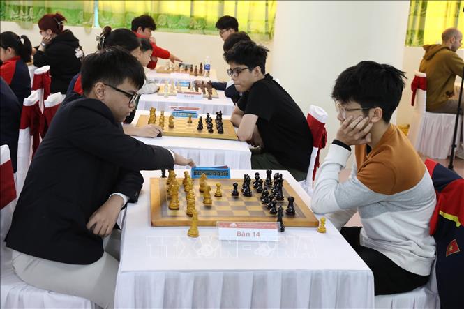 Một ván đấu ngay sau lễ khai mạc giải. Ảnh: Đức Phương - TTXVN