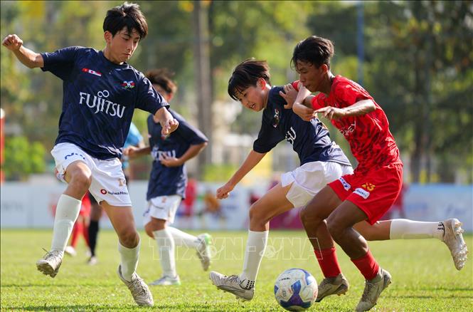 Trận đấu All Star giữa đội tuyển chọn U13 Nhật Bản – Singapore và U13 Việt Nam. Ảnh: Huyền Trang - TTXVN