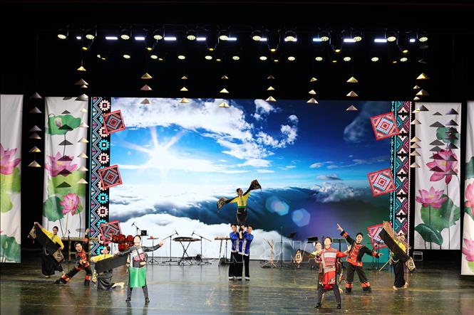 Các tiết mục ca mua nhạc truyền thống của Việt Nam tại Chương trình. Ảnh: Công Tuyên-PV TTXVN tại Trung Quốc