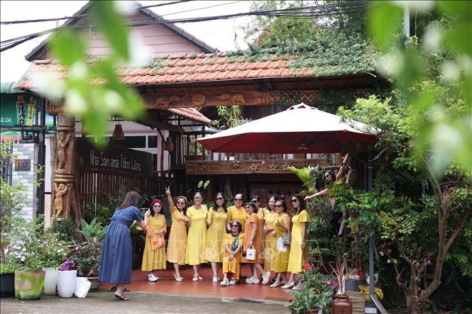 Ako Dhong village is one of the province's community-based tourism sites attracting foreign and domestic visitors. VNA Photo: Tuấn Anh