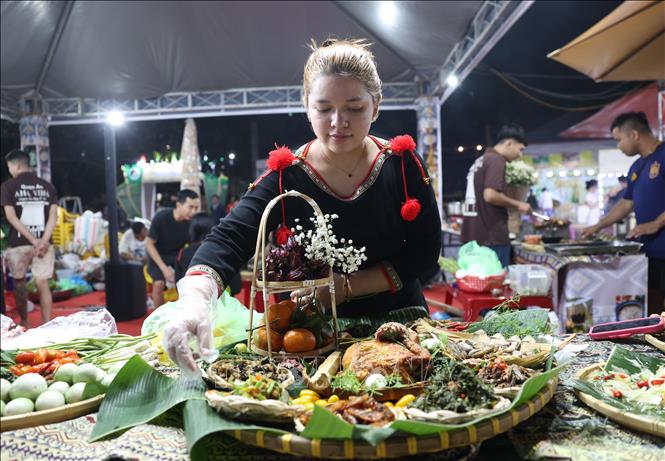 Culinary of ethnic minority groups attracts tourists. VNA Photo: Tuấn Anh
