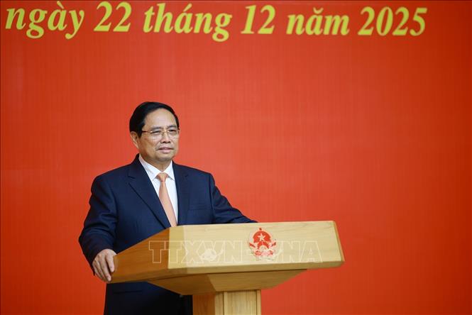 Bí thư Đảng uỷ, Thủ tướng Chính phủ Phạm Minh Chính phát biểu giao nhiệm vụ cho đồng chí Lê Mạnh Hùng, Quyền Bộ trưởng Bộ Công Thương. Ảnh: Dương Giang - TTXVN
