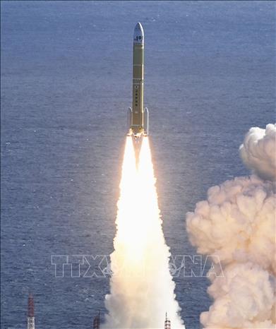 Tên lửa H3 được phóng từ Trung tâm Vũ trụ Tanegashima ở tỉnh Kagoshima, Nhật Bản ngày 22/12/2025. Ảnh: Kyodo/TTXVN