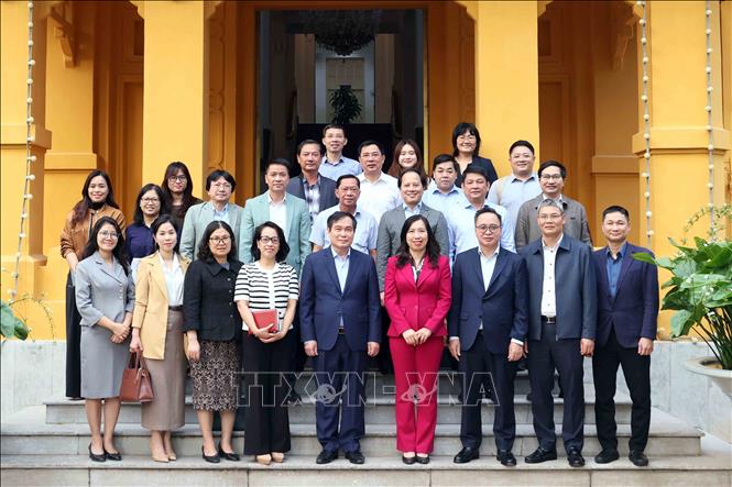 Các thành viên Tiểu ban Tuyên truyền và Văn hóa APEC 2027. Ảnh: An Đăng - TTXVN