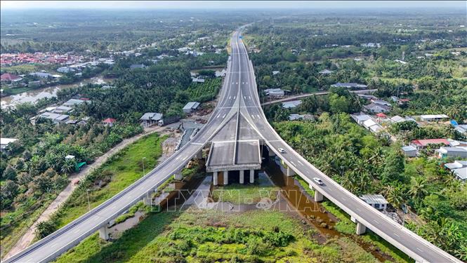 Điểm đầu tuyến cao tốc Cần Thơ tại nút giao IC2, phương Hưng Phú, thành phố Cần Thơ. Ảnh: Thanh Liêm - TTXVN