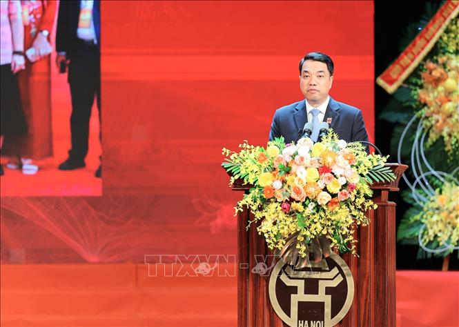 GS.TS Mạc Quốc Anh, Bí thư Đảng uỷ Hiệp hội Doanh nghiệp nhỏ và vừa thành phố Hà Nội phát biểu khai mạc buổi lễ. Ảnh: Lê Đông - TTXVN