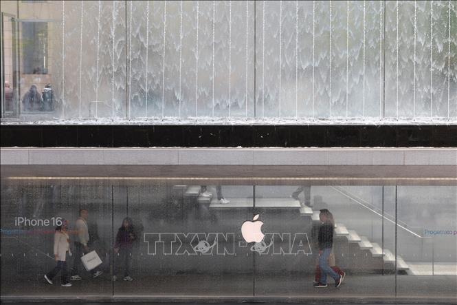 Một cửa hàng Apple tại Milan, Italy. Ảnh: THX/TTXVN