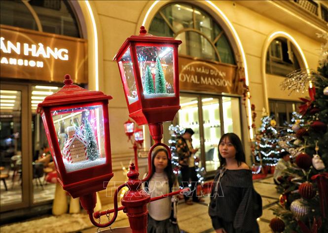 Nhiều tuyến phố được trang hoàng lộng lẫy. Ảnh: Danh Lam -TTXVN