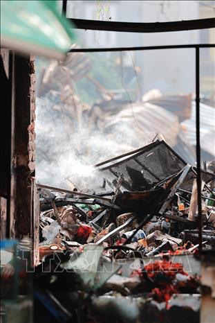 Hiện trường tan hoang sau vụ cháy chợ Xanh Định Công, phường Phương Liệt, Hà Nội. Ảnh: Lê Đông - TTXVN