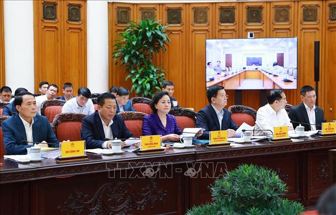 Các Phó Thủ tướng và Bộ trưởng tham dự cuộc họp Thường trực Chính phủ về các dự án đường sắt. Ảnh: Dương Giang-TTXVN 
