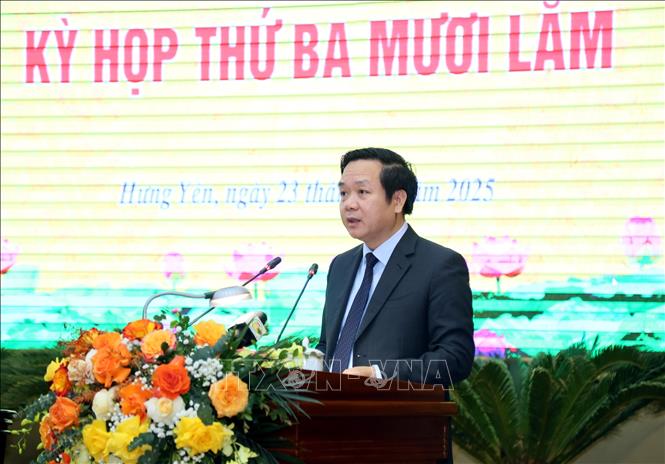 Chủ tịch UBND tỉnh Hưng Yên Phạm Quang Ngọc phát biểu tại kỳ họp. Ảnh: Nguyễn Công Hải - TTXVN
