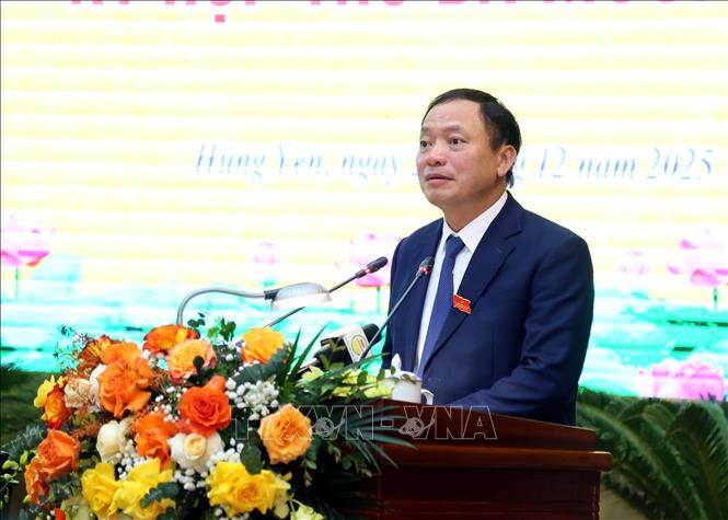 Chủ tịch HĐND tỉnh Hưng Yên Trần Quốc Văn phát biểu tại kỳ họp. Ảnh: Nguyễn Công Hải - TTXVN
