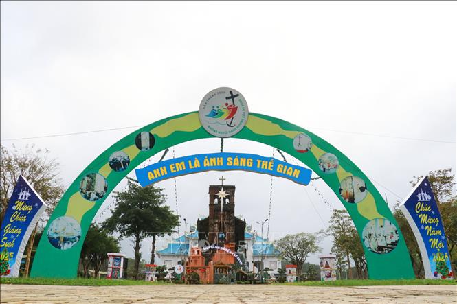 Trung tâm hành hương Đức Mẹ La Vang được trang trí công phu. Ảnh: Tường Vi - TTXVN