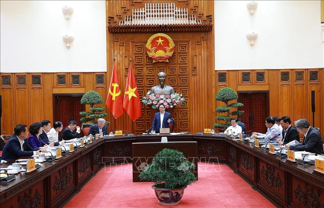 Thủ tướng  Phạm Minh Chính kết luận cuộc họp Thường trực Chính phủ về các dự án đường sắt trọng điểm. Ảnh: Dương Giang-TTXVN 
