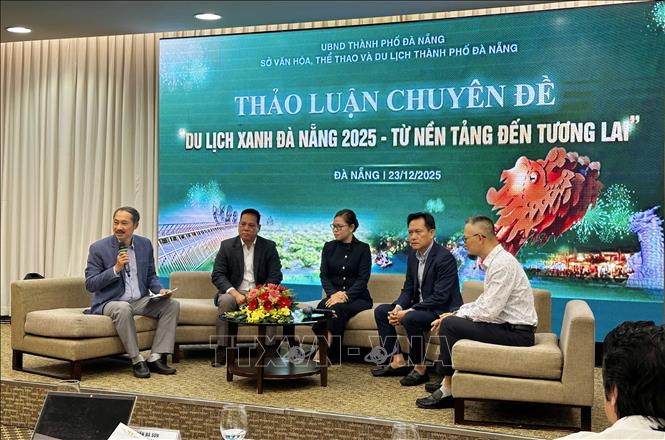 Đại biểu thảo luận chuyên đề về phát triển du lịch xanh tại hội nghị. Ảnh: Trần Lê Lâm - TTXVN 