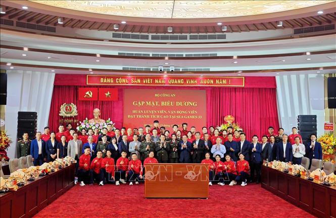 Coaches and athletes attend the programme. VNA Photo: Nam Sương