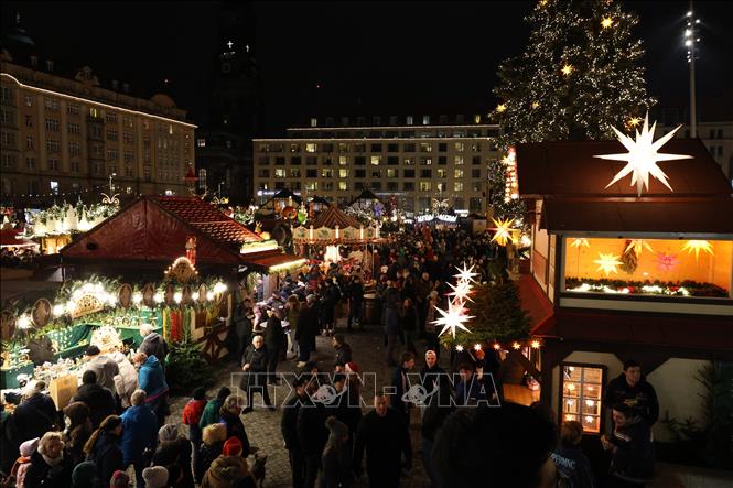 Chợ Giáng sinh Striezelmarkt. Ảnh: Thu Hằng - PV TTXVN tại Đức
