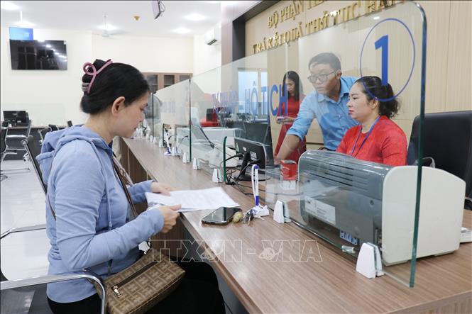 Locals come to handle administrative procedures at the Public Administrative Service Centre in Phan Rang ward, Khanh Hoa province. VNA Photo