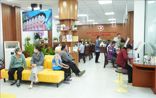 Không gian làm việc hiện đại, khang trang bên trong Trung tâm Phục vụ Hành chính công phường Linh Xuân. Ảnh: Hữu Duyên - TTXVN