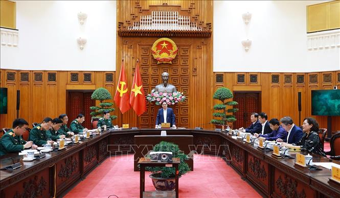 Thủ tướng Phạm Minh Chính chủ trì làm việc với lãnh đạo Bộ Quốc phòng về phát triển công nghiệp quốc phòng. Ảnh: Dương Giang-TTXVN
