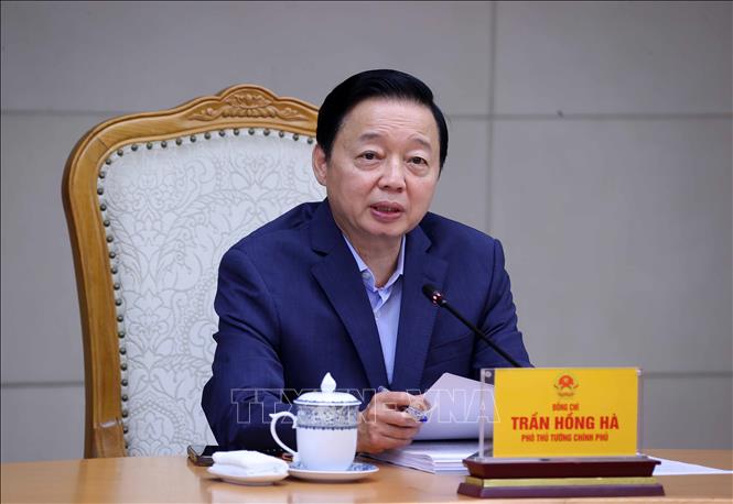 Deputy Prime Minister Tran Hong Ha speaks at the meeting. VNA Photo: Văn Điệp