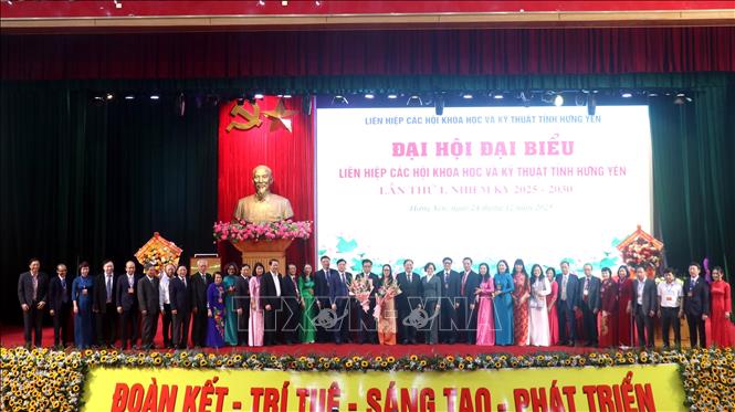 Ban Chấp hành Liên hiệp các Hội Khoa học và Kỹ thuật tỉnh Hưng Yên, nhiệm kỳ 2025-2030 ra mắt Đại hội. Ảnh: Đinh Văn Nhiều-TTXVN