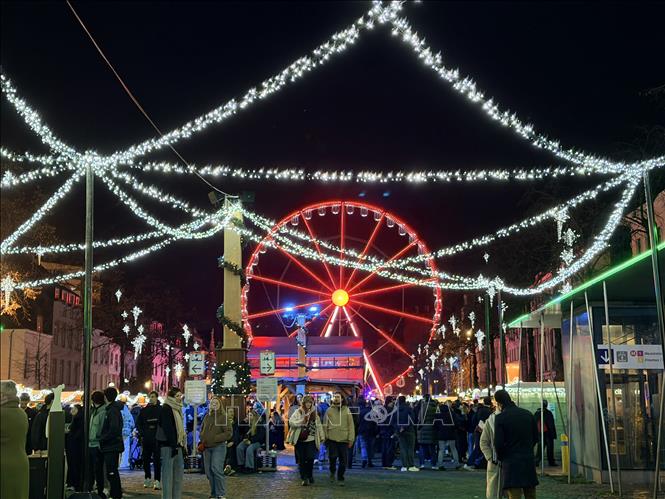 Chợ Giáng sinh luôn thu hút đông đảo du khách. Ảnh: Hương Giang - PV TTXVN tại Bỉ