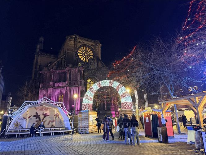 Không khí Giáng sinh tràn ngập các đường phố ở thủ đô Brussels. Ảnh: Hương Giang - PV TTXVN tại Bỉ