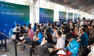 Hơn 3.000 người dân TP.HCM nhận 'quà' Giáng sinh sức khỏe từ Manulife