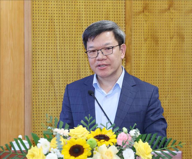 Đồng chí Tống Văn Thanh, Vụ trưởng Vụ Báo chí - Xuất bản tham luận tại hội nghị. Ảnh: Phương Hoa - TTXVN