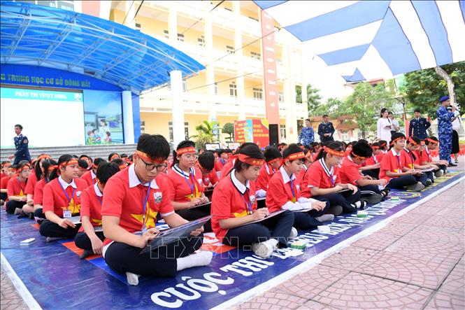 Các thí sinh tham gia cuộc thi. Ảnh: Tiến Vĩnh –TTXVN