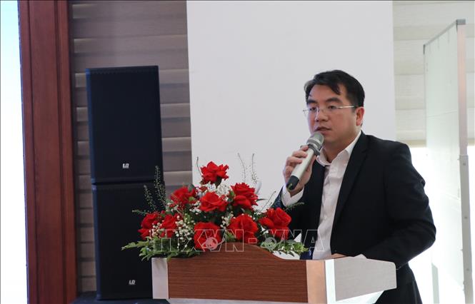 Deputy Director of the Department of Construction Infrastructure Tran Hoai Anh speaks at the seminar. VNA Photo: Mạnh Tú 
