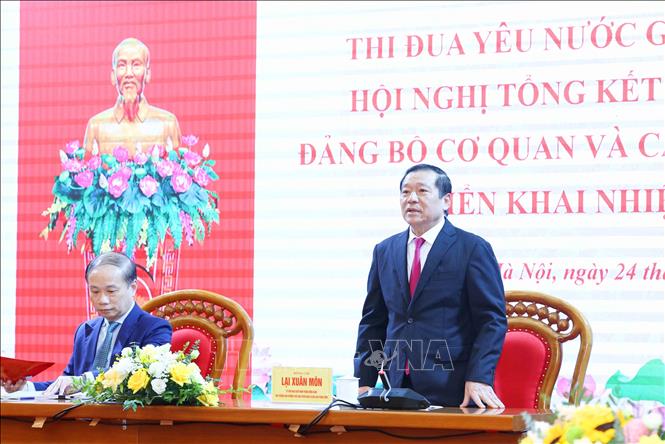 Đồng chí Lại Xuân Môn, Uỷ viên Trung ương Đảng, Phó Trưởng Ban Thường trực Ban Tuyên giáo và Dân vận Trung ương điều hành chương trình hội nghị. Ảnh: Phương Hoa - TTXVN