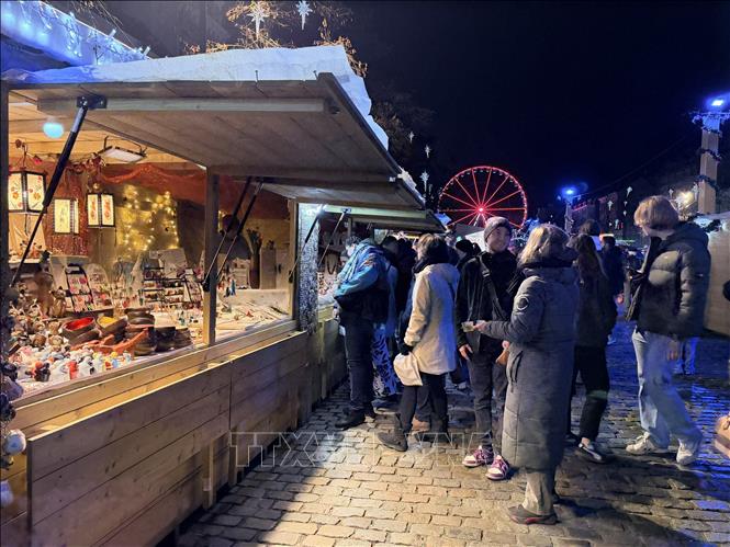 Chợ Giáng sinh luôn thu hút đông đảo du khách. Ảnh: Hương Giang - PV TTXVN tại Bỉ