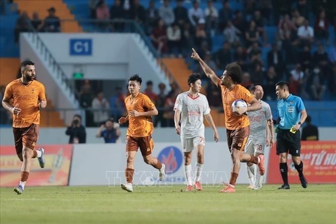 Cầu thủ Conceicao (số 9, HAGL) ghi bàn thắng gỡ hoà 1-1 cho Hoàng Anh Gia Lai. Ảnh: Minh Quyết - TTXVN