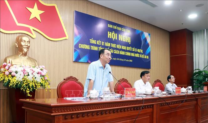 Chủ tịch UBND tỉnh Cà Mau Lữ Quang Ngời phát biểu tại Hội nghị. Ảnh: Huỳnh Anh - TTXVN