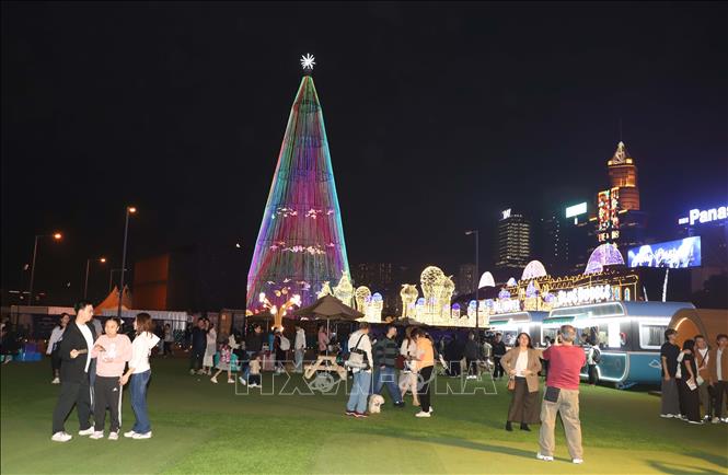 Không khí đón giáng sinh tại Công viên Victoria. Ảnh: Xuân Vịnh-Phóng viên TTXVN tại Hong Kong. 