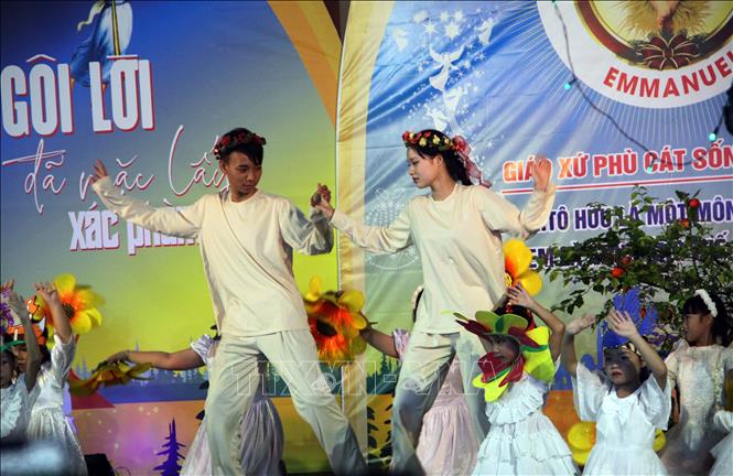  Một hoạt cảnh trong đêm giáng sinh ở Nhà thờ Phù Cát. Ảnh: Trịnh Bang Nhiệm - TTXVN