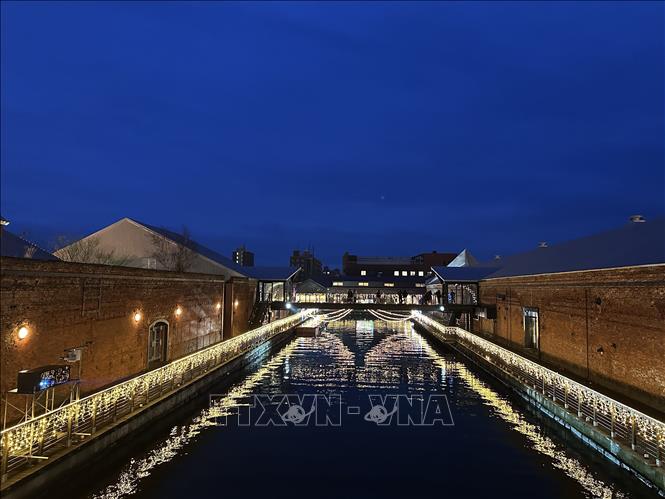 Con kênh duy nhất ở Kanemori nối với vịnh Hakodate rực sáng trong Lễ hội Giáng Sinh Hakodate Christmas Fantasy. Ảnh: Nguyễn Tuyến – Pv TTXVN tại Nhật Bản