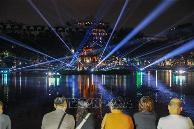 Không gian chiếu sáng nghệ thuật Hồ Gươm - Tháp Rùa diễn ra từ 24/12/2025 - 4/1/2026. Ảnh: Khánh Hoà - TTXVN